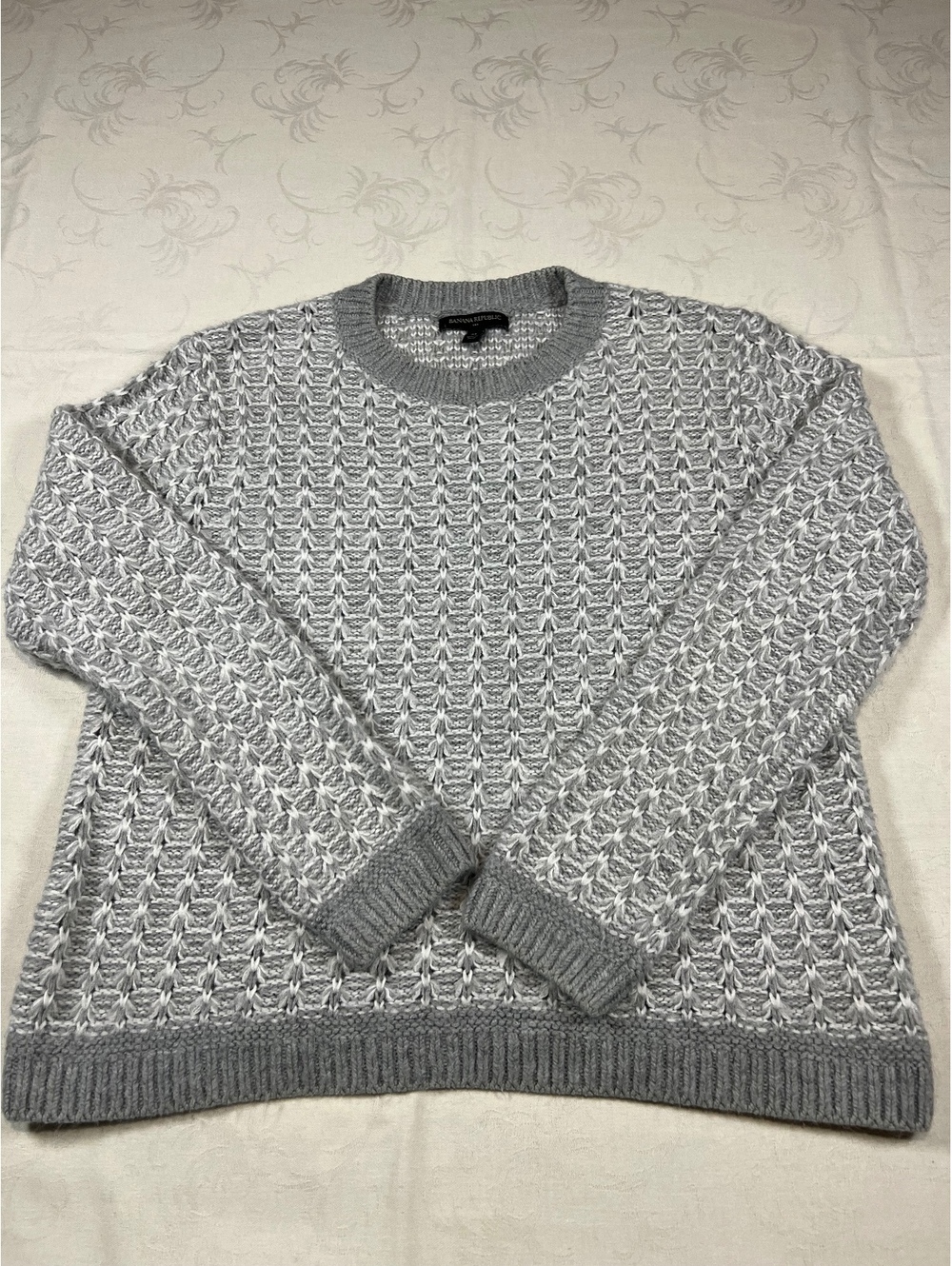 Womans Banana Republic Lightweight Knit Gray Crewneck Sweater Size Medium